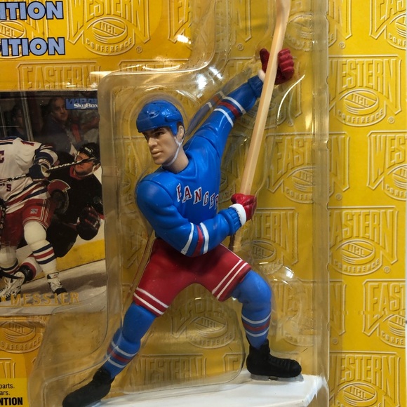 1996 Starting Lineup NHL 4th Edition Mark Messier (Rangers) Hockey fig plus card - Picture 3 of 7